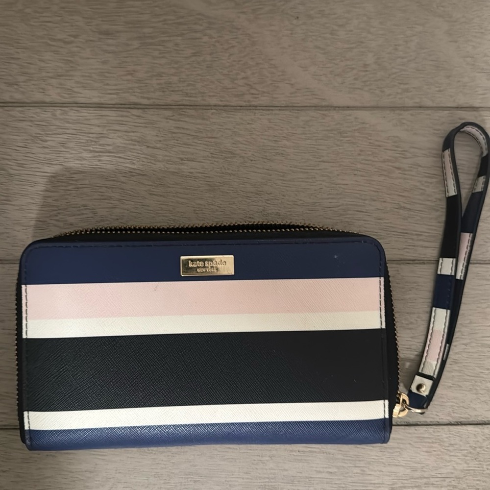 Kate spade multicolor wristlet. Very gently used.